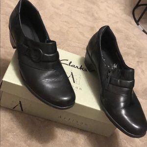 Black Clark’s loafers